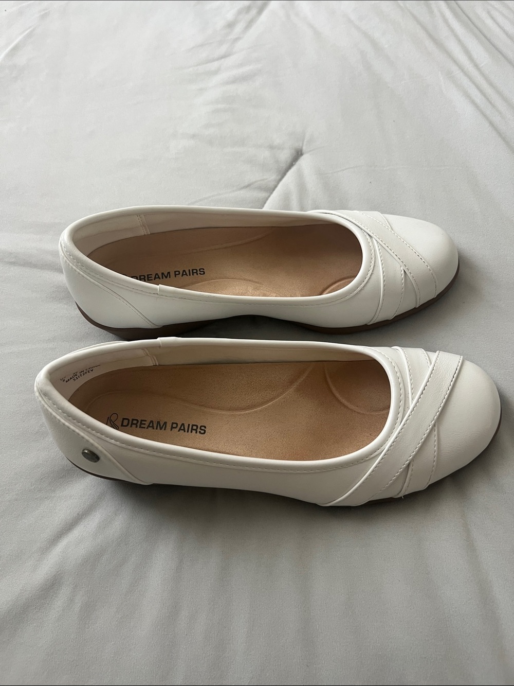 Dream Pairs White Crossover Strap Ballet Flats - Picture 3 of 8